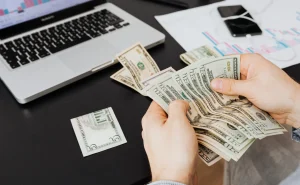 hábitos financeiros que ajudam a melhorar relacionamento com bancos
